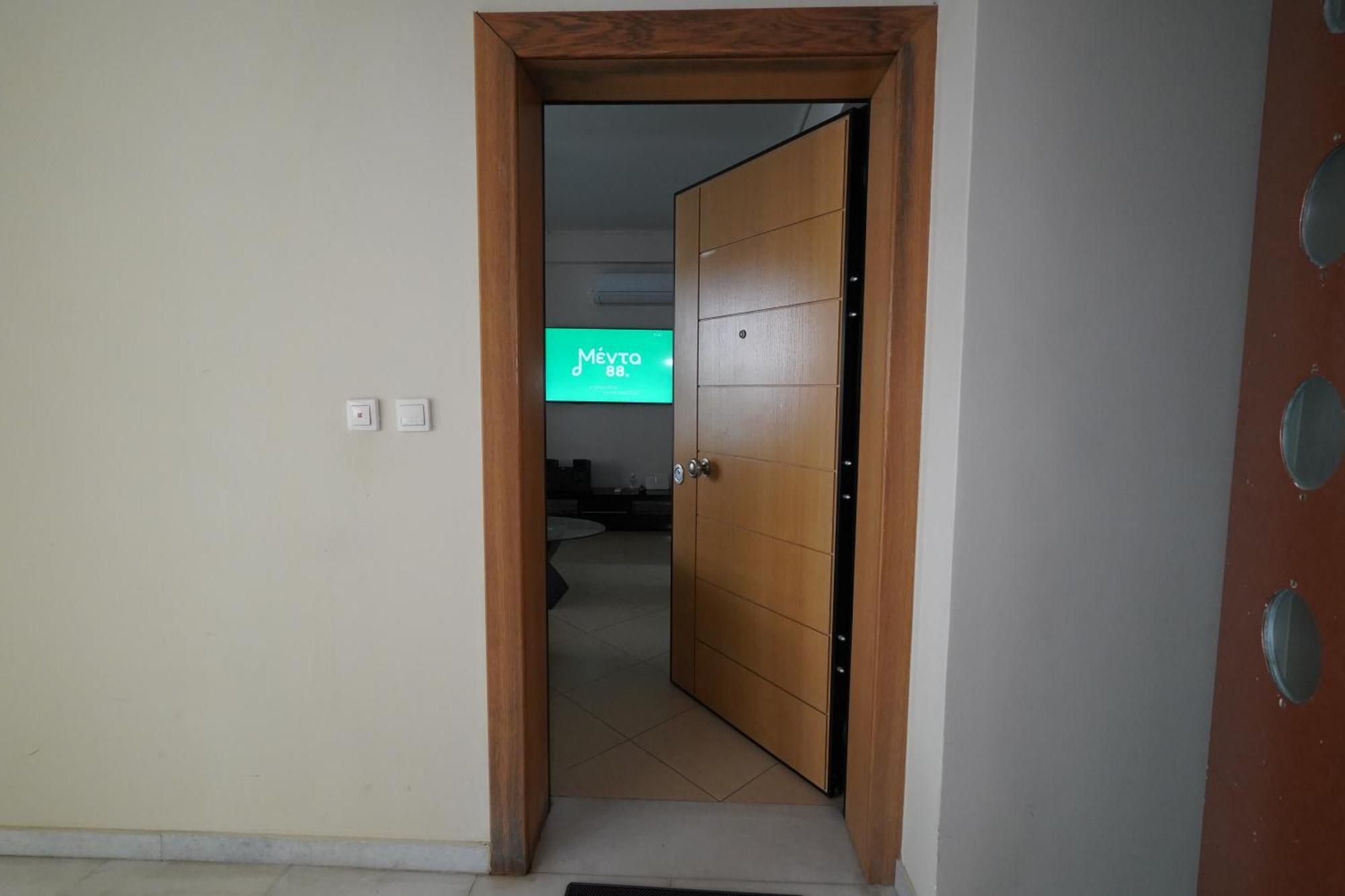 Garden Apartment Next To The Mall -Private Parking Athènes Extérieur photo