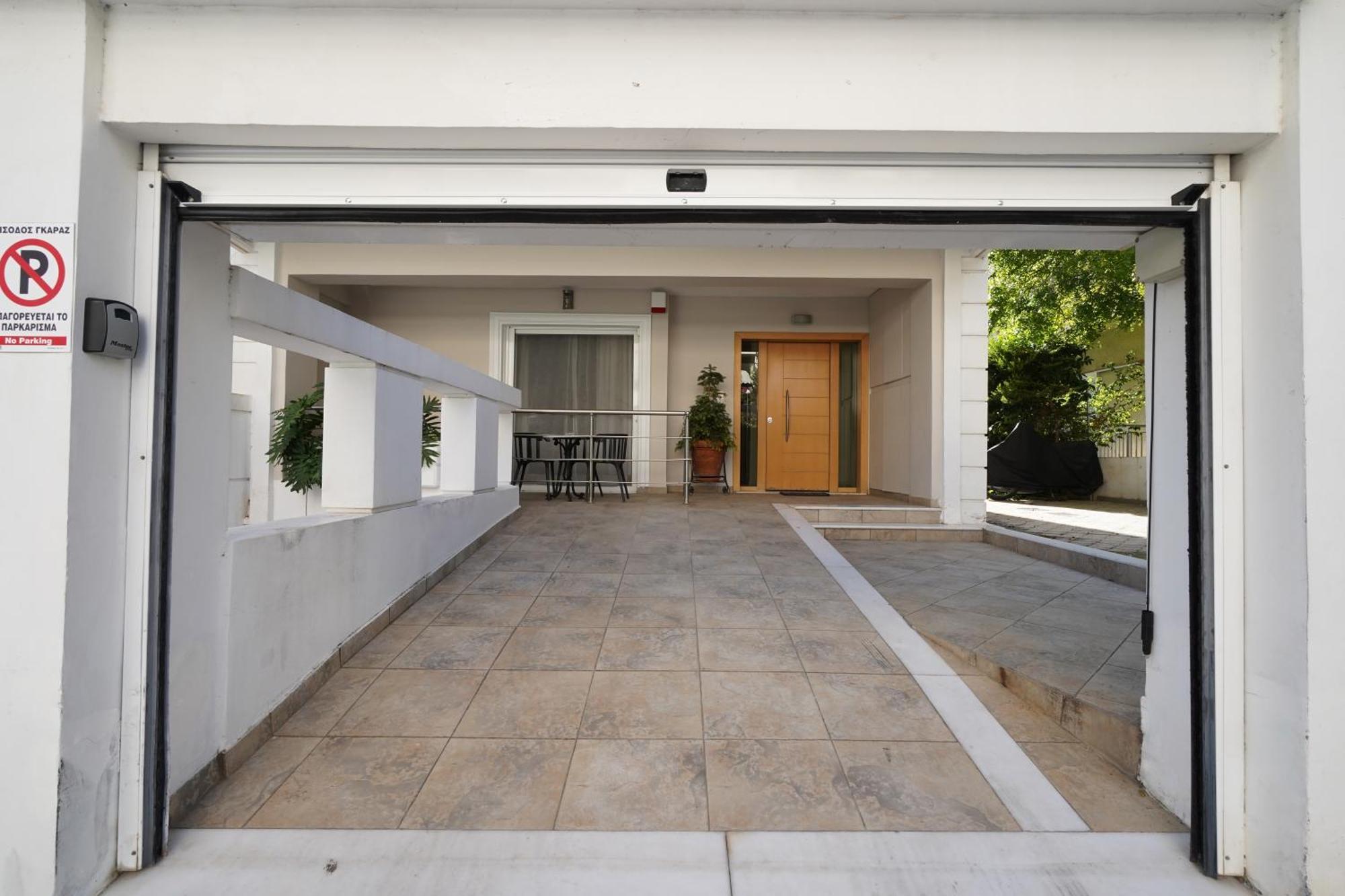Garden Apartment Next To The Mall -Private Parking Athènes Extérieur photo